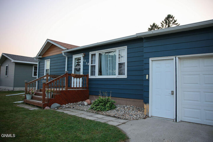 Property Photo: 1530 5th Avenue SW ND 58401