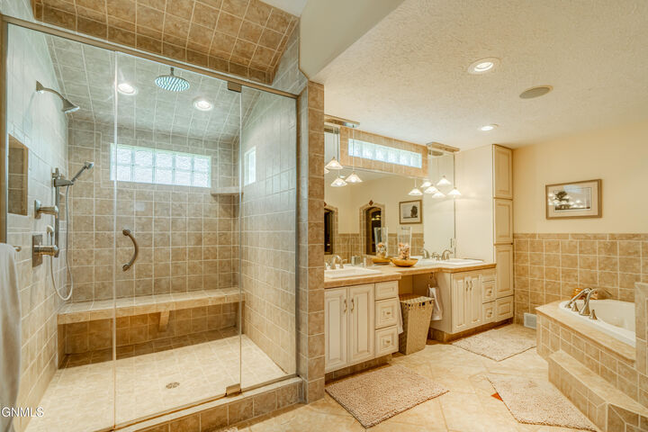 Property Photo:  710 N Bell Street  ND 58501 