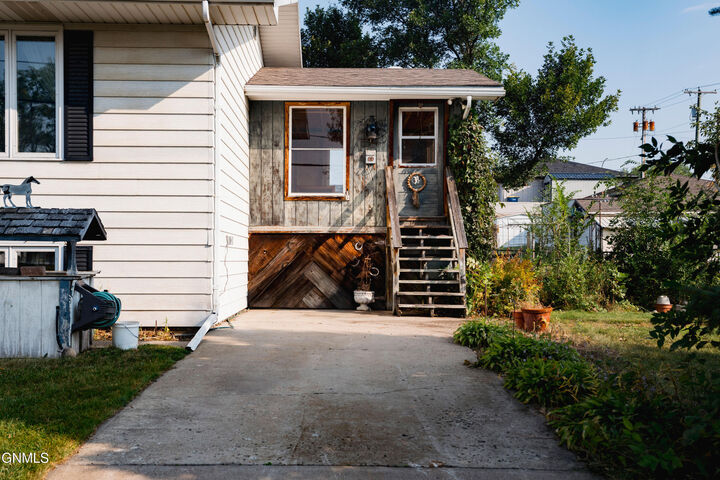 Property Photo:  705 11th Street SE  ND 58401 