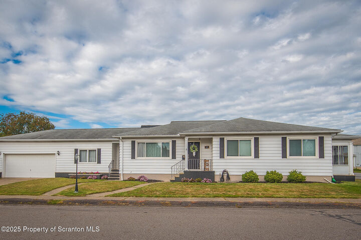 Property Photo:  231 Cherry Street  PA 18434 