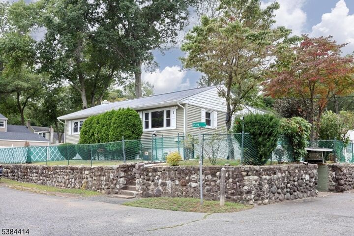 Property Photo:  1 Sylvan Ln  NJ 07456 