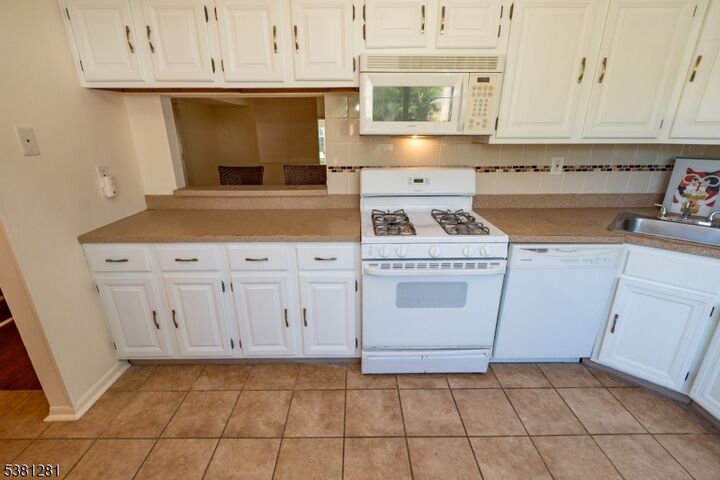 Property Photo:  32 Lafayette Ct  NJ 08902 