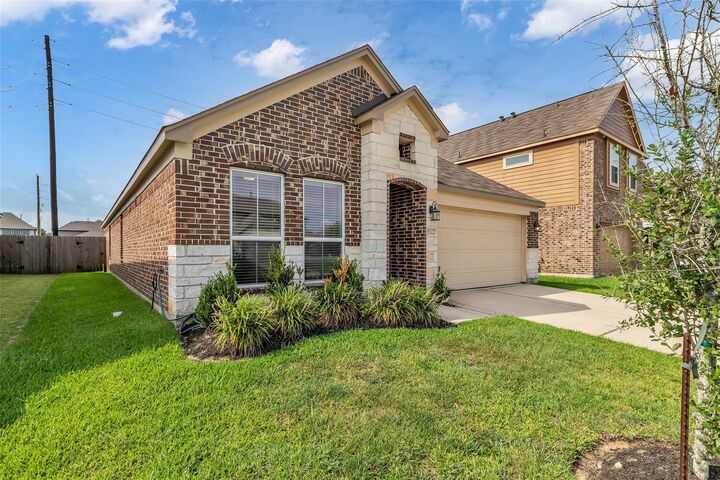 Property Photo: 15322 Laceleaf Trail TX 77044
