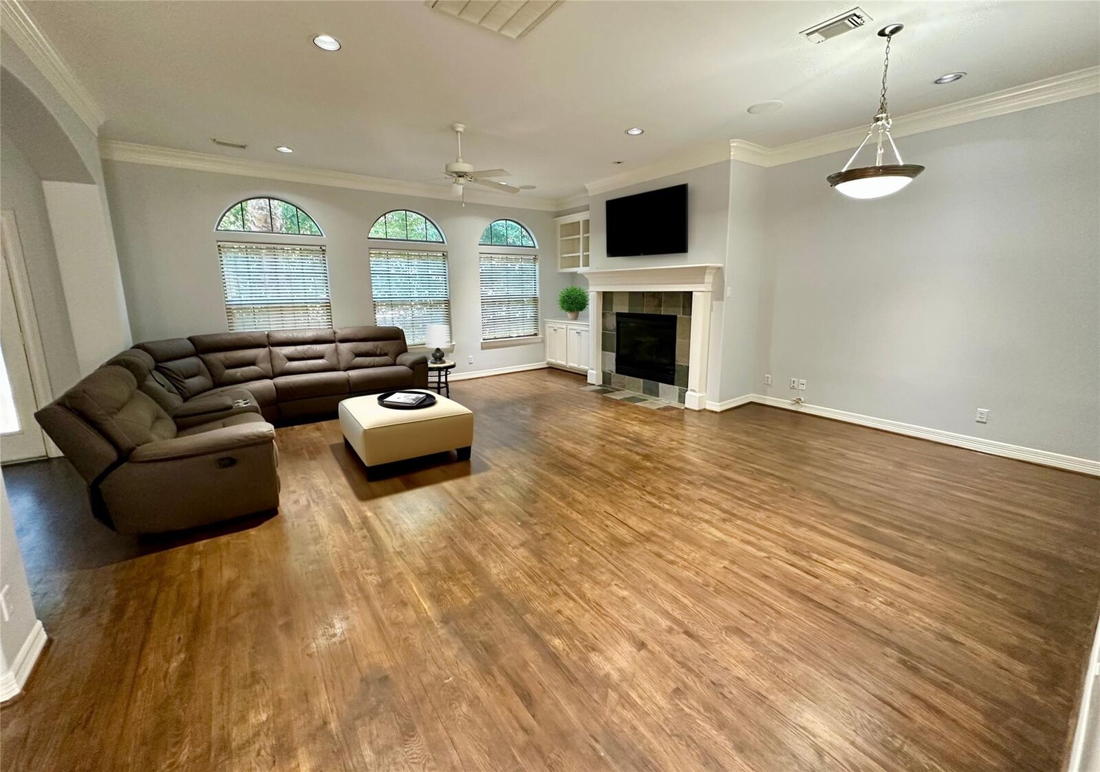 Property Photo: 2819 Albany Street TX 77006