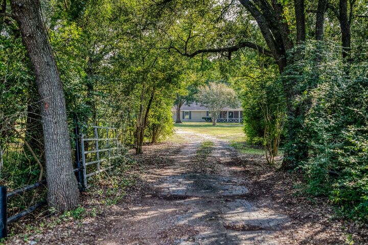 Property Photo:  660 Oil Field Rd  TX 77418 