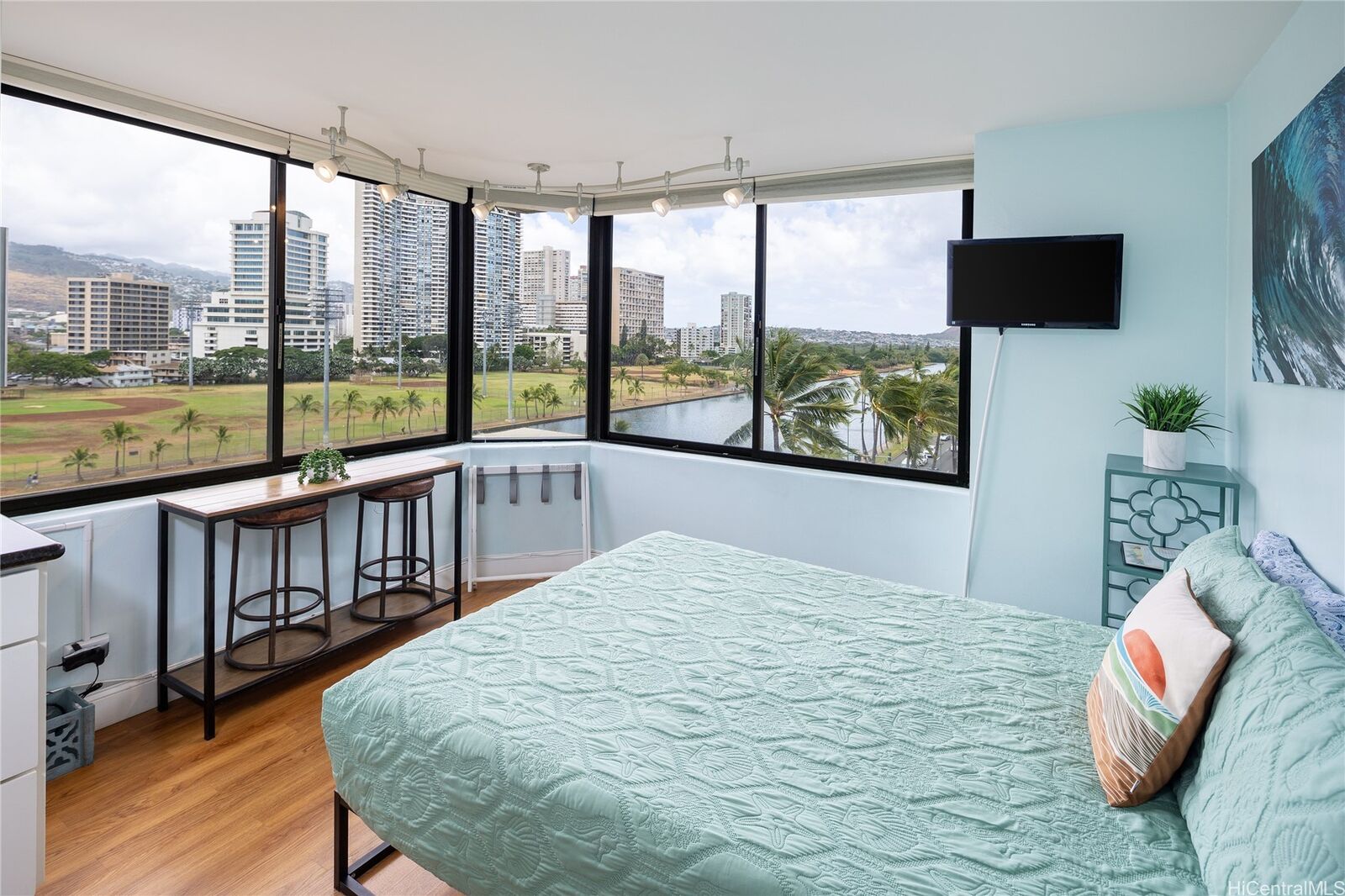 Property Photo:  444 Niu Street 911  HI 96815 