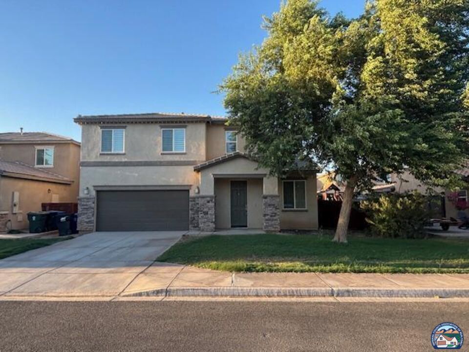 Property Photo:  642   Las Lomas St  CA 92251 