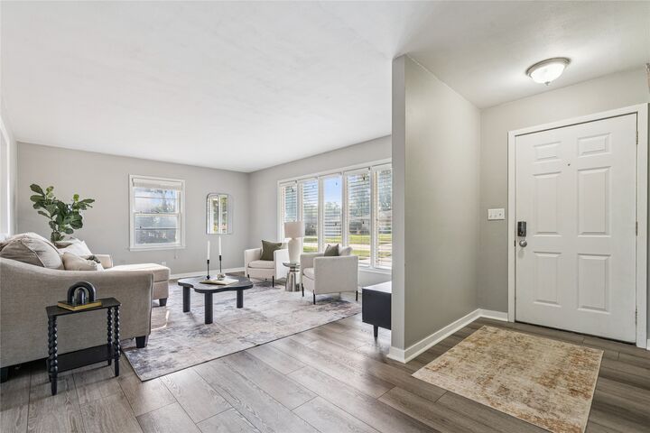Property Photo:  310 SE 10th Street  IA 50021 