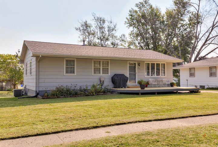 810 N 8th Street  Indianola IA 50125 photo