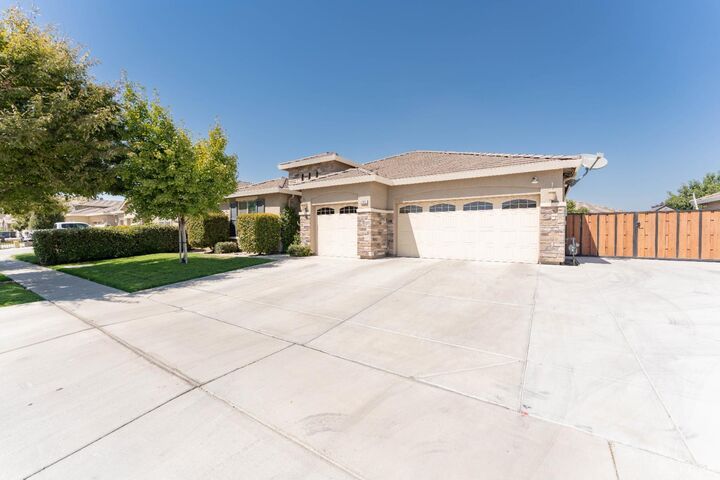Property Photo: 2896 Channel Reef Avenue CA 93274