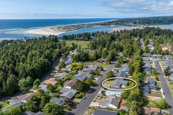 Property Photo: 1345 SW Fairway Drive OR 97394