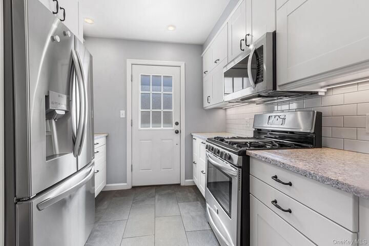 Property Photo:  271 Hayward Street  NY 10704 