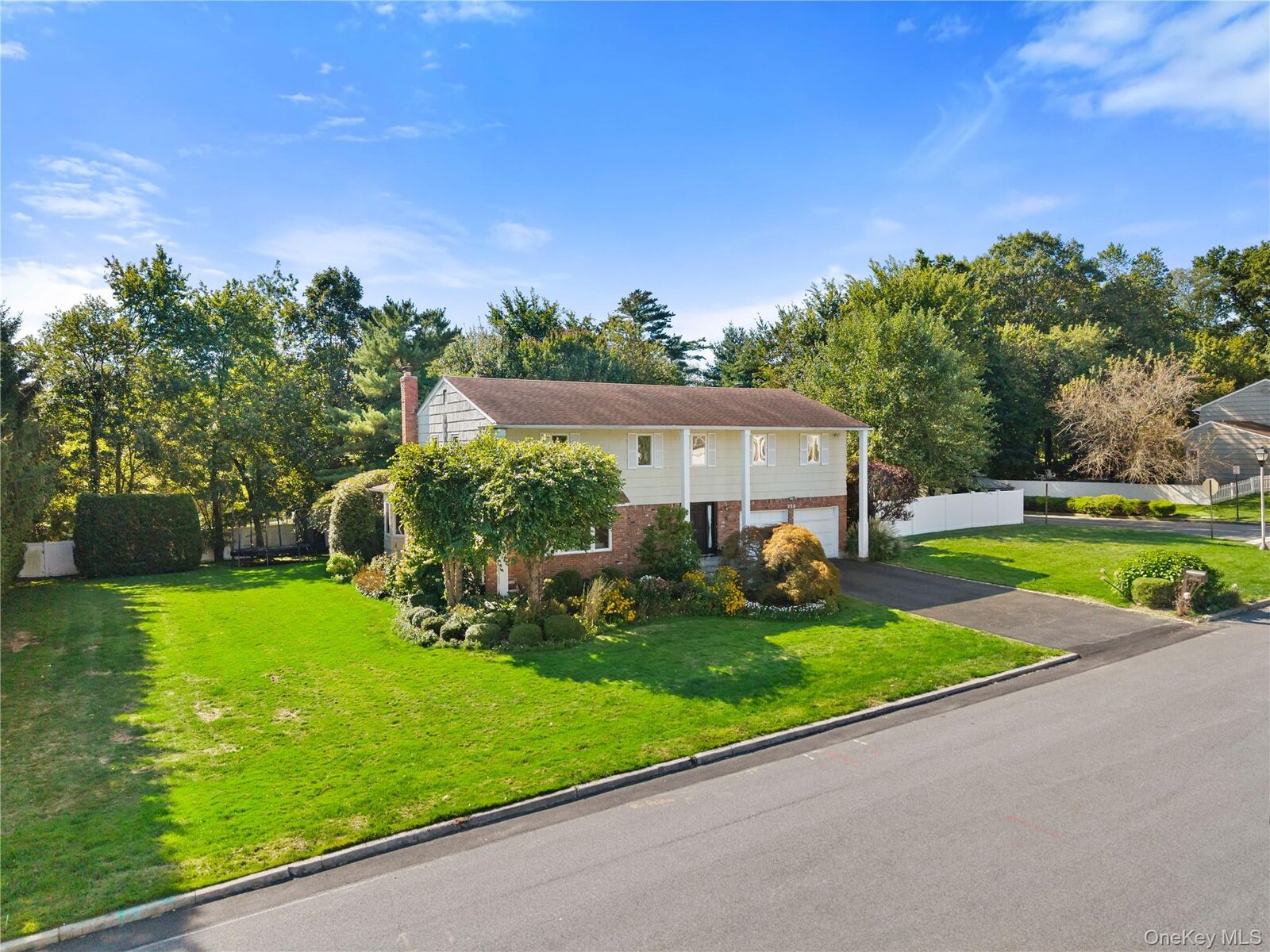 Property Photo:  225 Country Ridge Road  NY 10583 