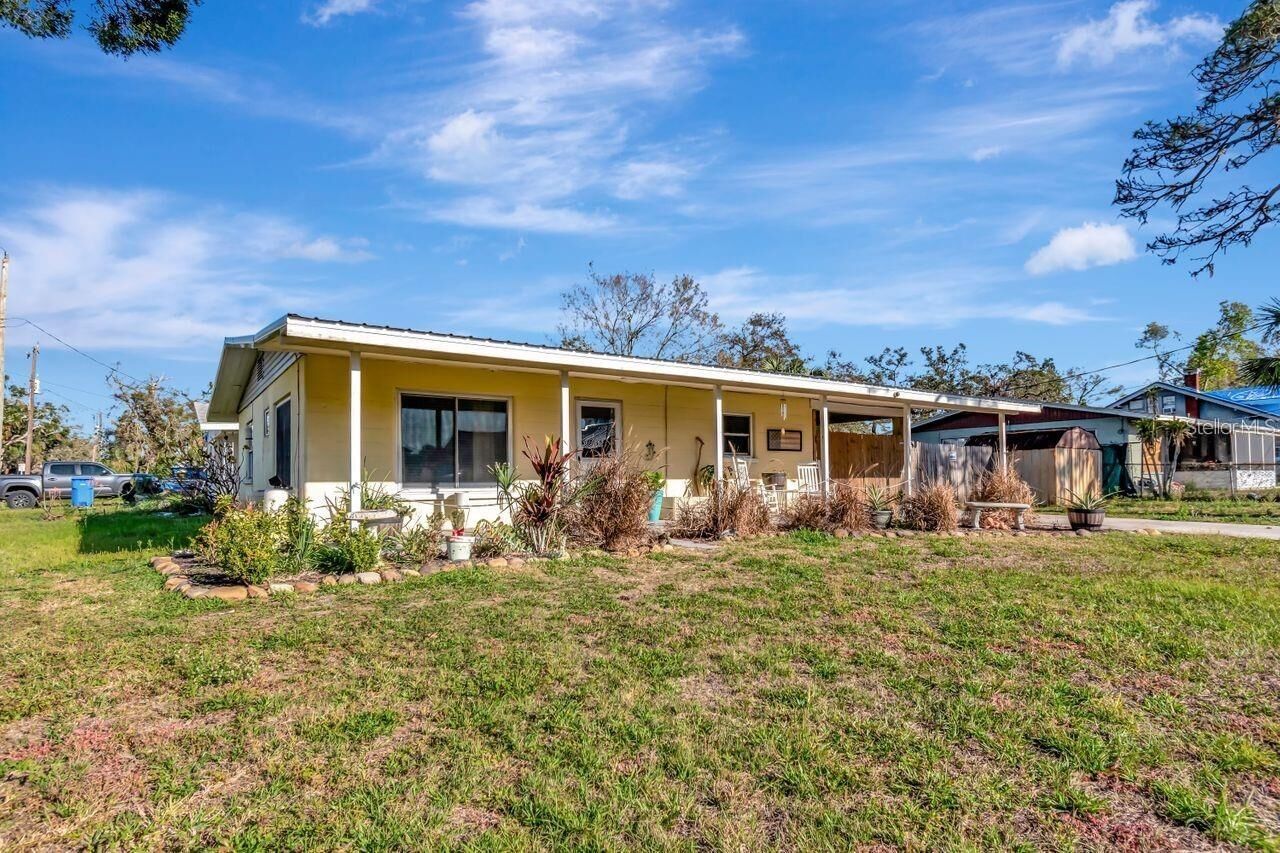Property Photo: 1206 2nd Avenue E FL 34208
