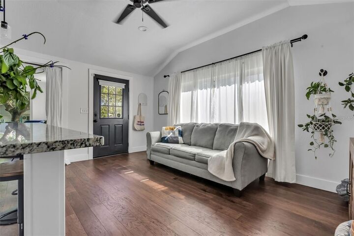 Property Photo: 916 47th Avenue N FL 33703