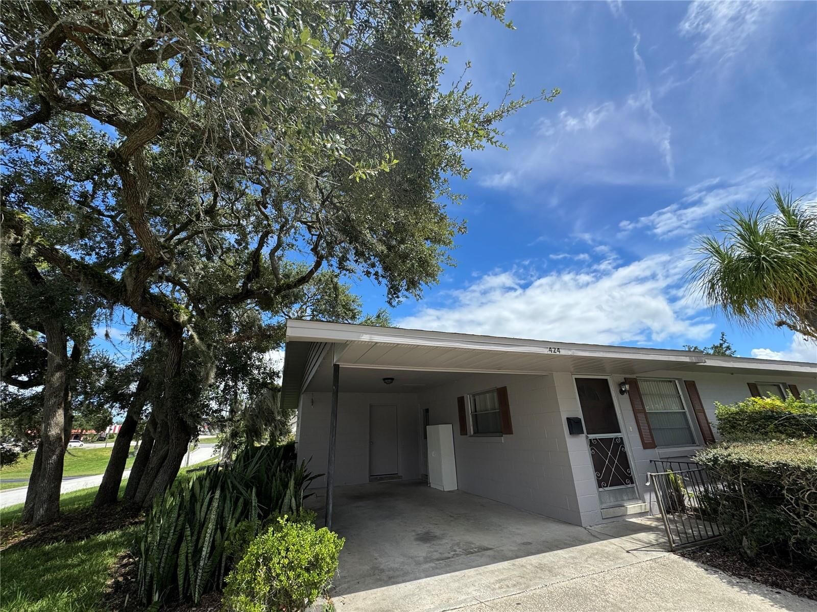 Property Photo: 424 Almond Street FL 34711