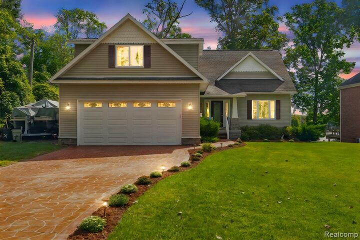 2610 Strawberry Lane  Port Huron MI 48060 1725 photo