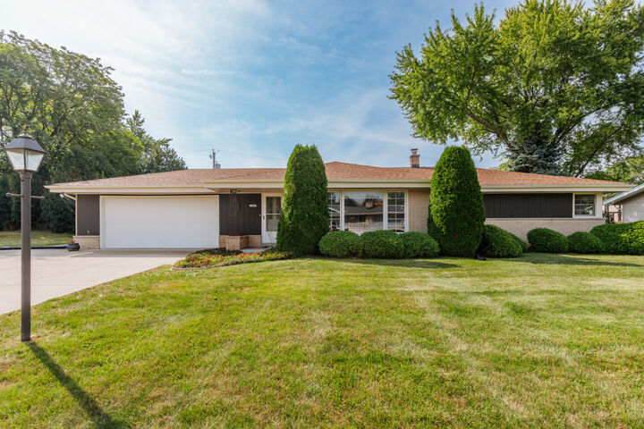 13685 W Park Ave  New Berlin WI 53151 photo