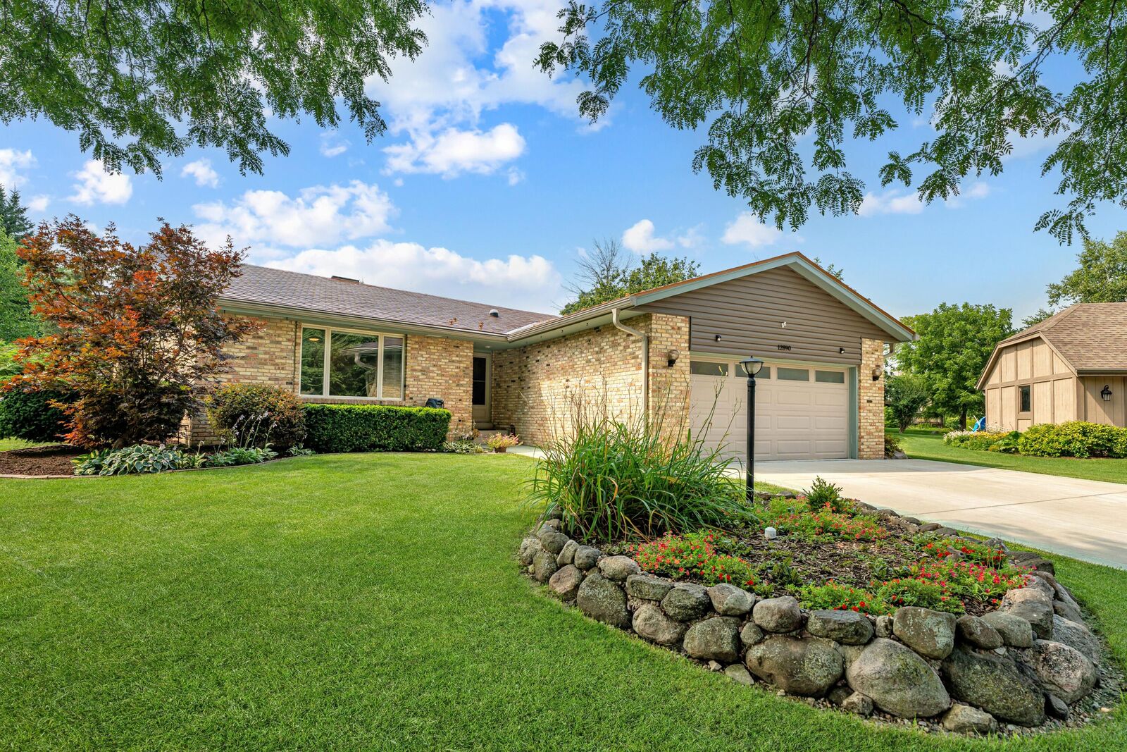 Property Photo: 12890 W Scarborough Ct WI 53151