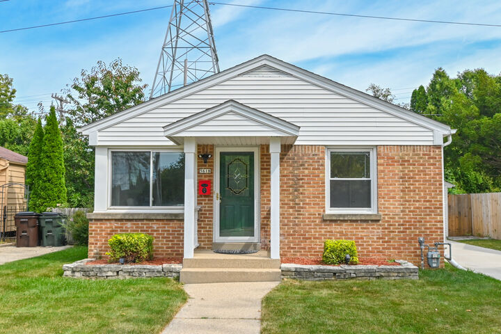 Property Photo:  5618 N Dexter Ave  WI 53209 