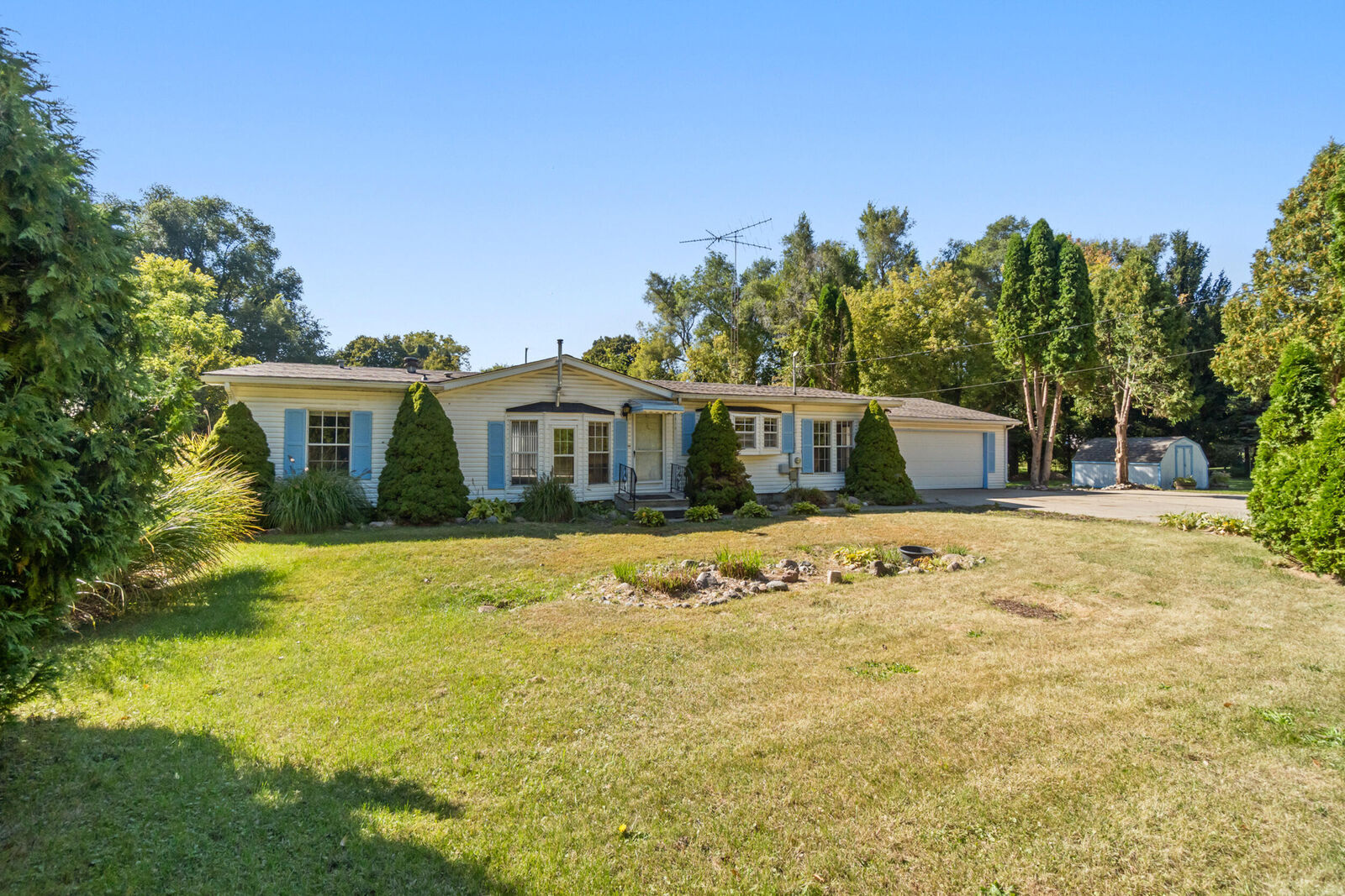 Property Photo:  1110 N Elm Ave Avenue  MI 49202 