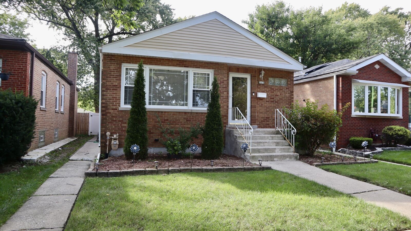 Property Photo:  11836 S Hale Avenue  IL 60643 