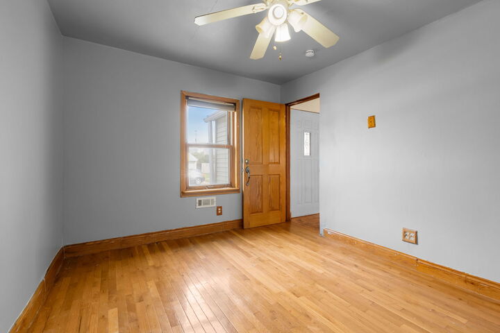 Property Photo: 1528 N 39th Avenue IL 60165