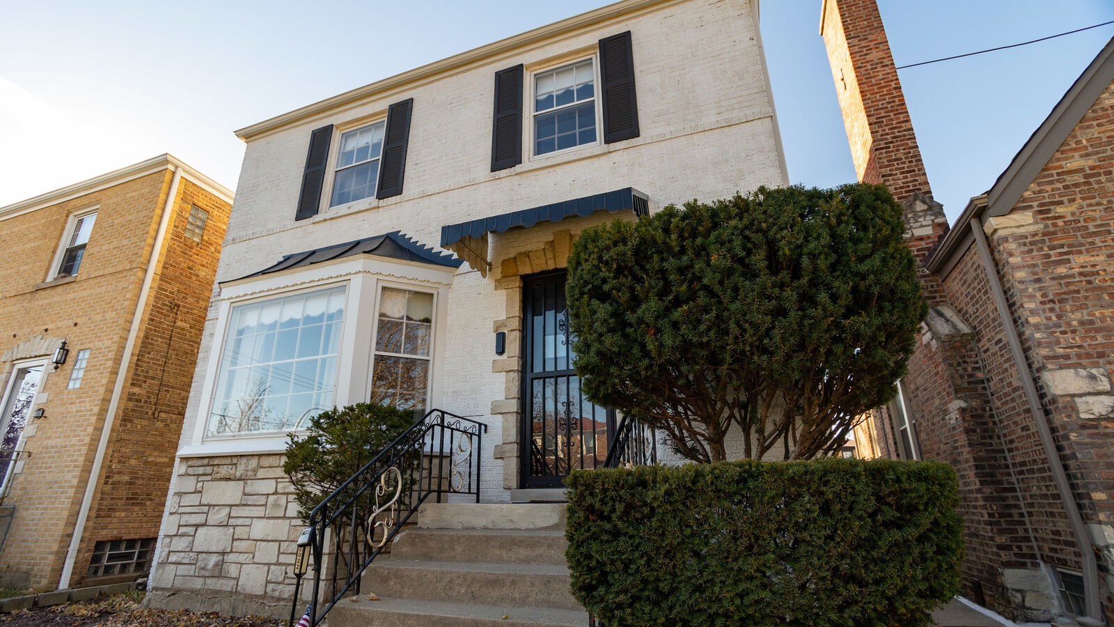 Property Photo: 6022 N Saint Louis Avenue IL 60659