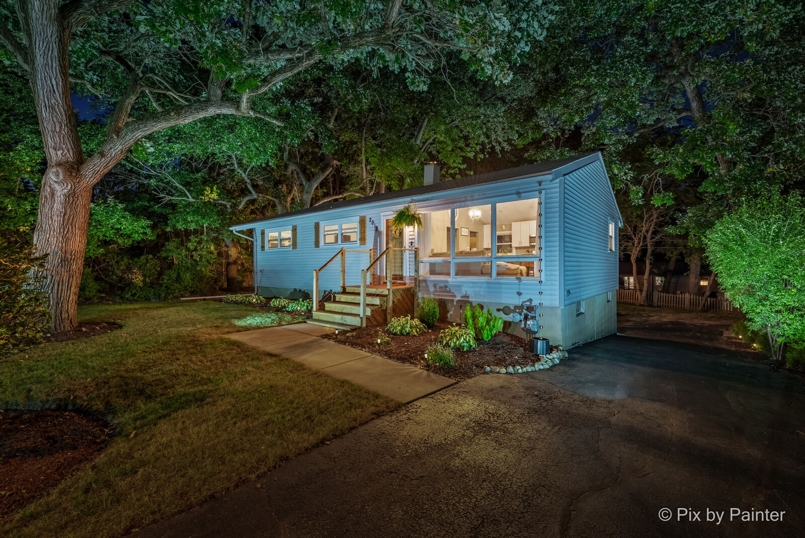 Property Photo: 2018 W Oakleaf Drive IL 60051