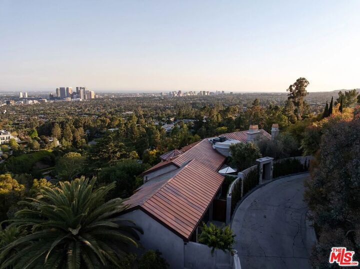 Property Photo:  9360 Readcrest Drive  CA 90210 