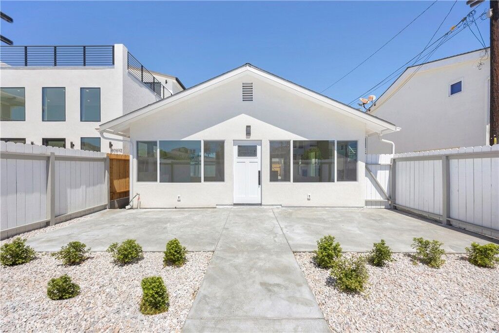 Property Photo:  806 W Balboa Boulevard  CA 92661 