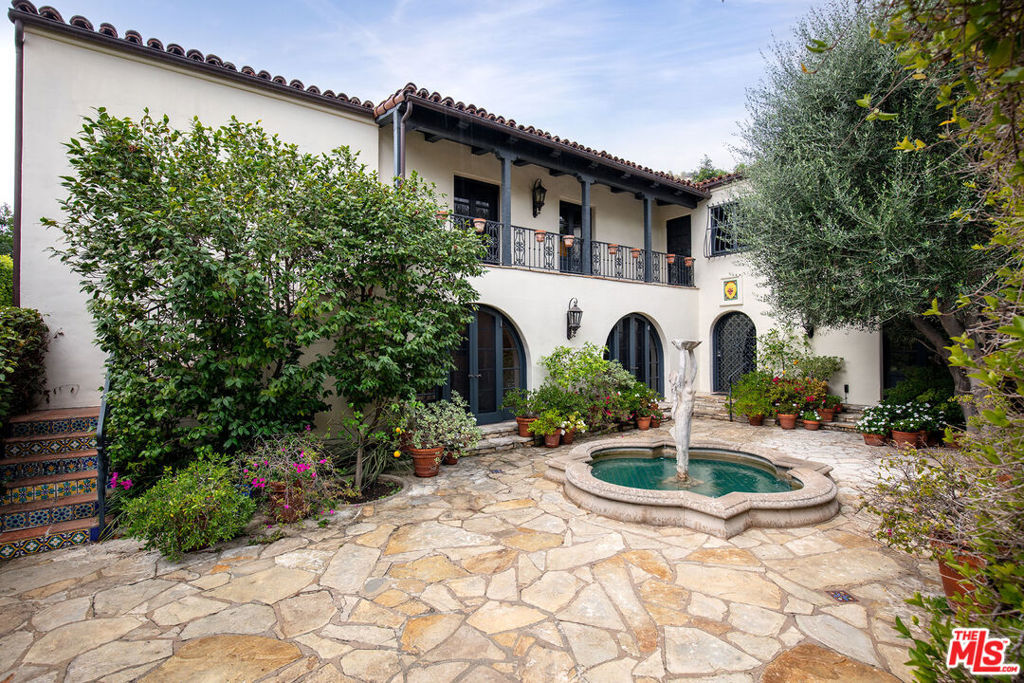 Property Photo:  703 Walden Drive  CA 90210 