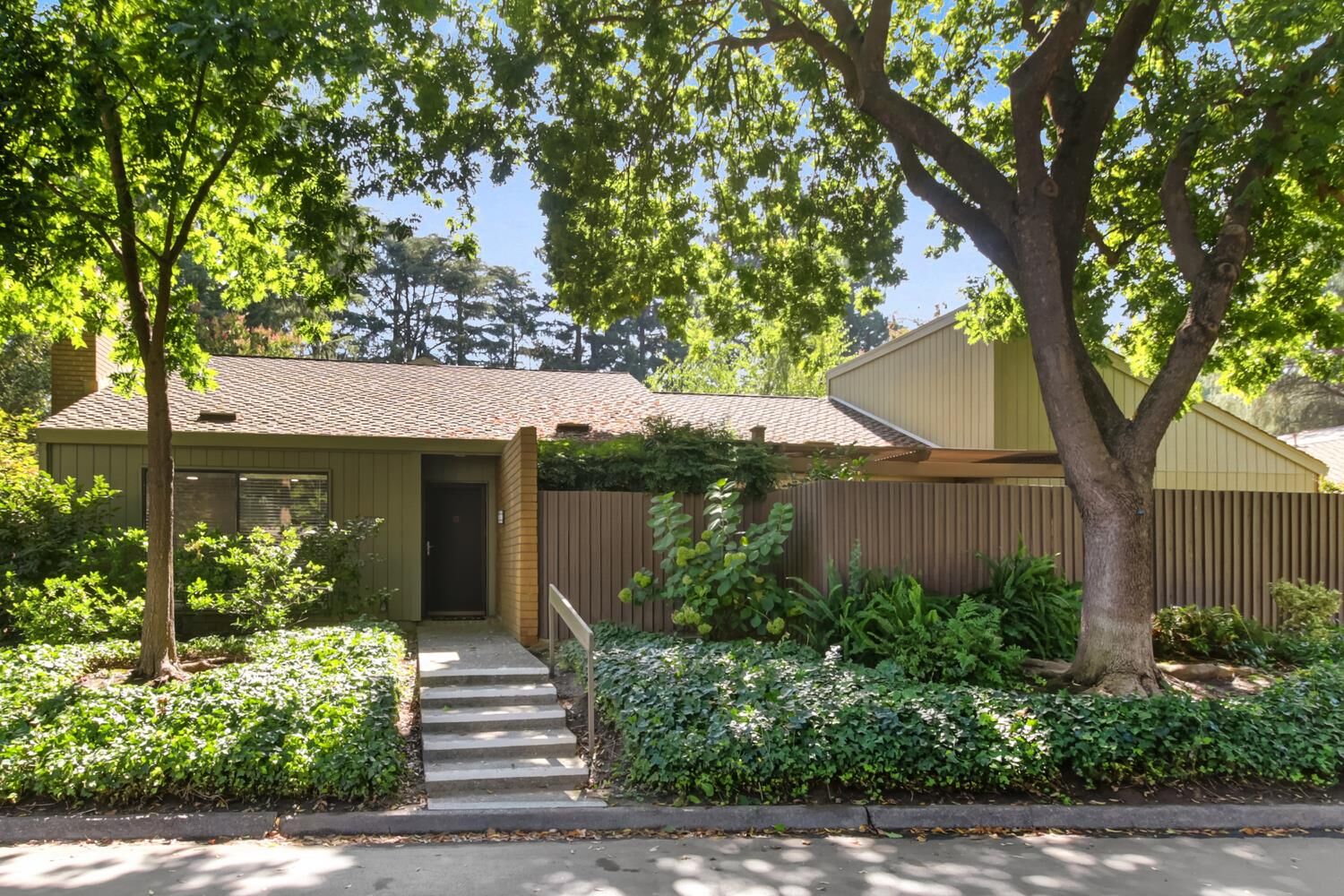 Property Photo: 601 Dunbarton Circle CA 95825
