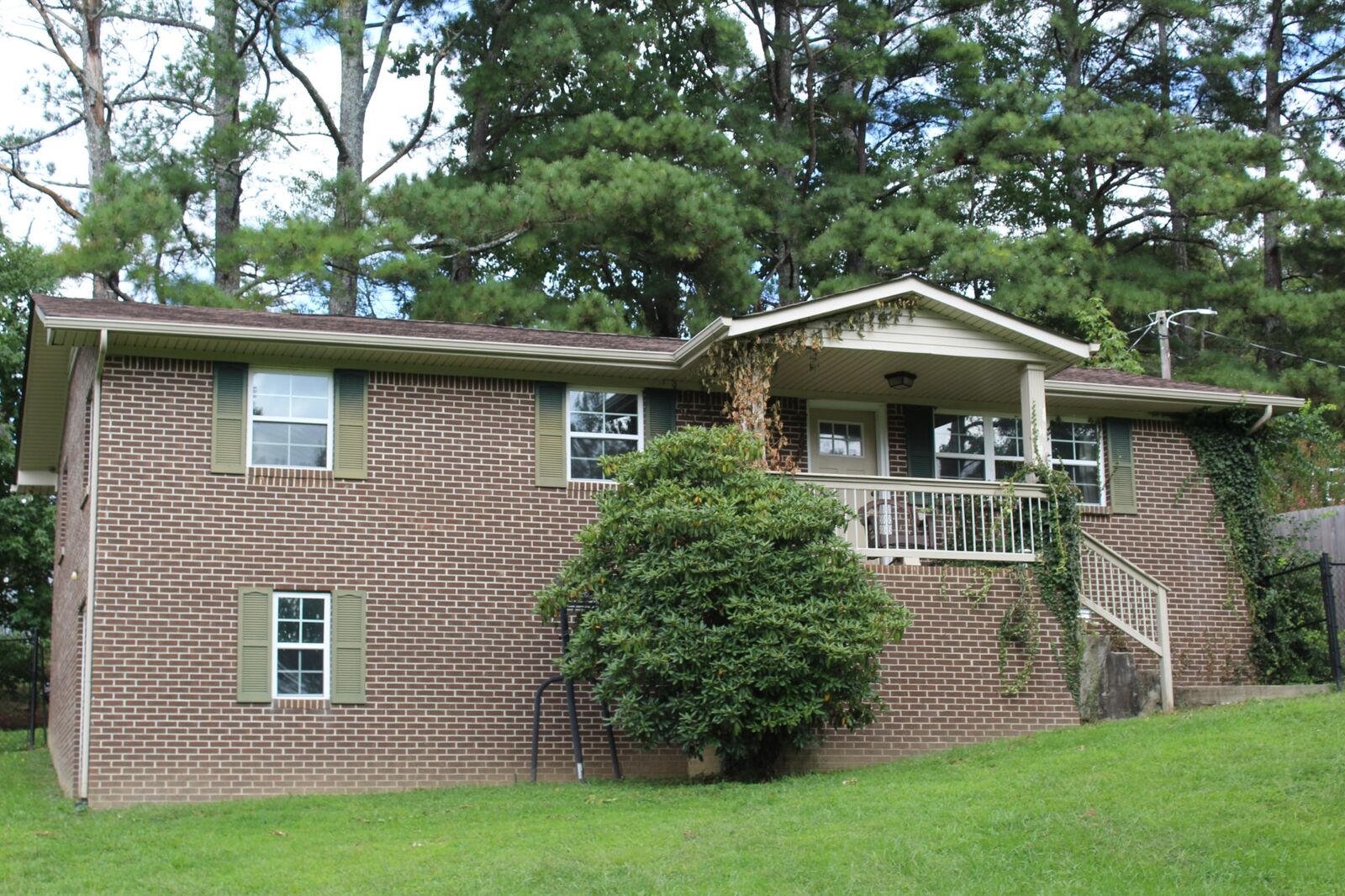 Property Photo: 906 Saint Clair St TN 37387