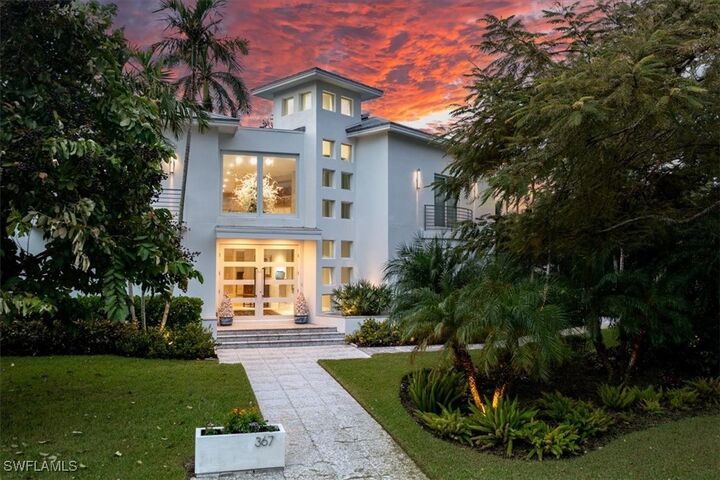 Property Photo: 367 5th Avenue N FL 34102