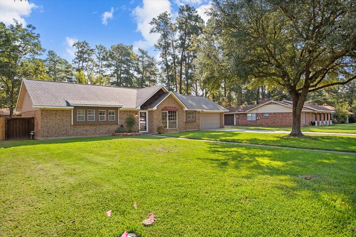 Property Photo:  8 Woodhue Ct.  TX 75904 