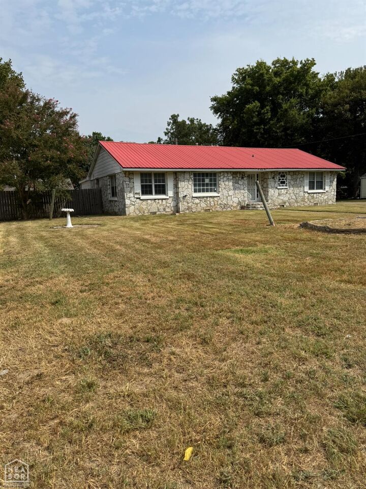 Property Photo: 623 Holden Avenue AR 72112