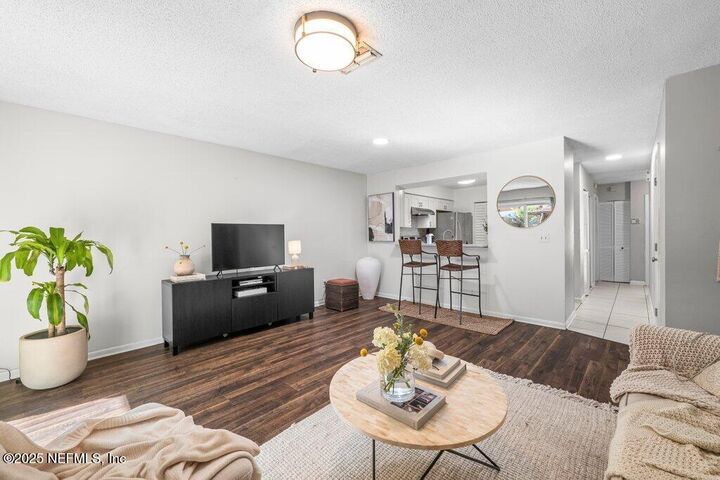 Property Photo:  4473 Melissa Court W  FL 32210 