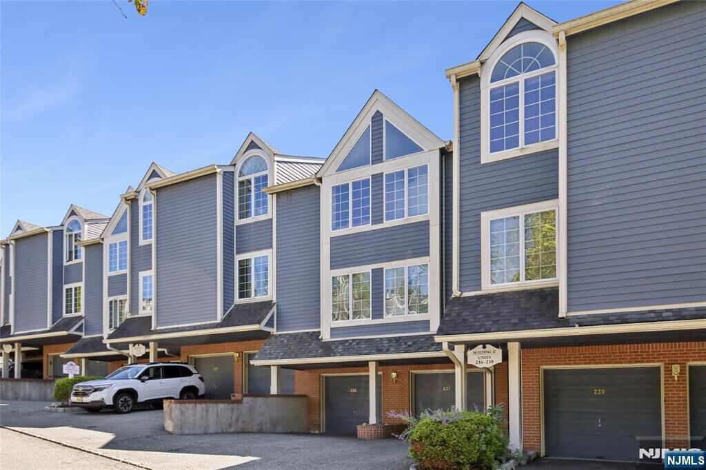 Property Photo:  239 Cambridge Drive  NJ 07446 