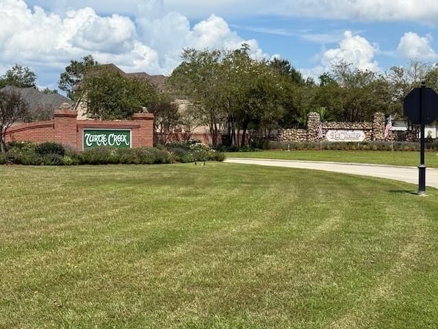 Property Photo: 262 La Chenier Drive LA 70461