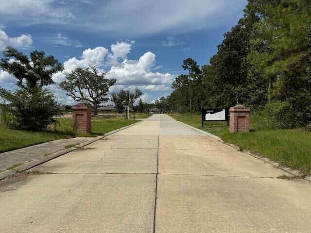 Property Photo:  904 Holland Way  LA 70461