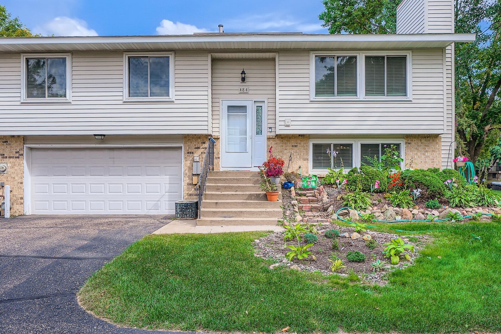 Property Photo:  484 98th Lane NE  MN 55434