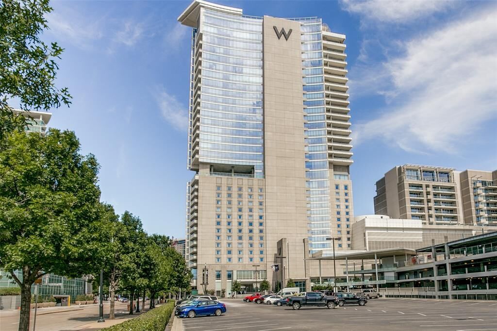 Property Photo:  2408 Victory Park Lane 939  TX 75219 