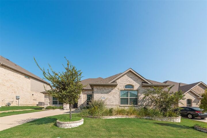 Property Photo: 3728 Walnut Ridge Drive TX 76065