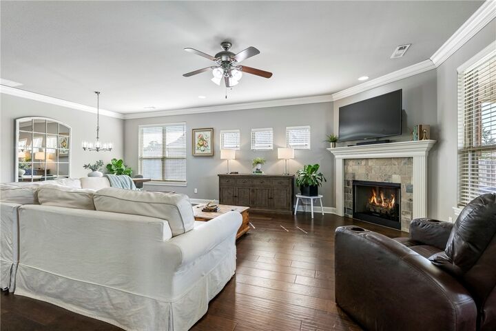 Property Photo: 1424 S Hampton AR 72718