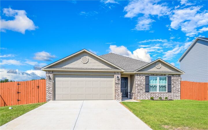 Property Photo: 1402 S Corsac Street AR 72761