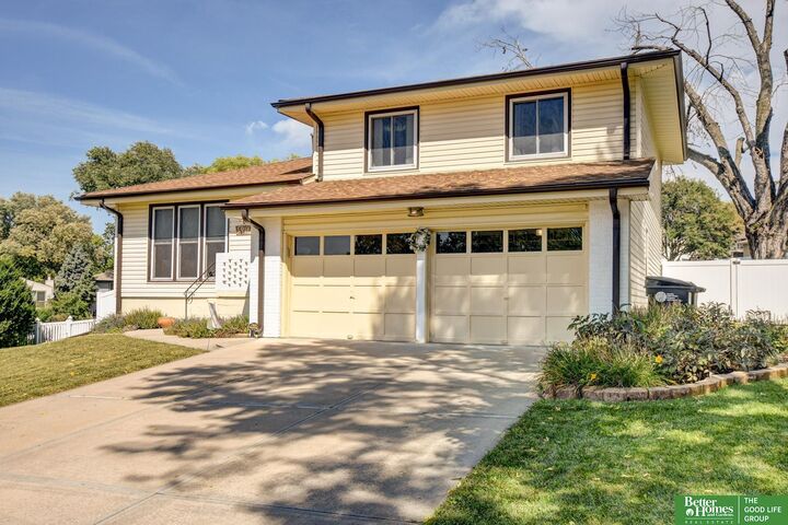Property Photo:  5917 N 110th Circle  NE 68164 