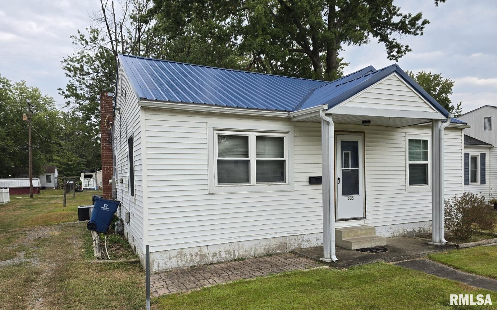 Property Photo: 505 S 2nd Street IL 62959