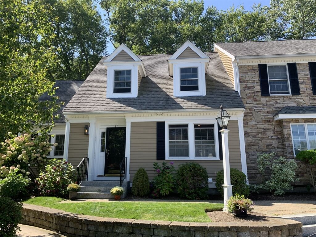 Property Photo:  4 Derby Ln F  MA 01952 