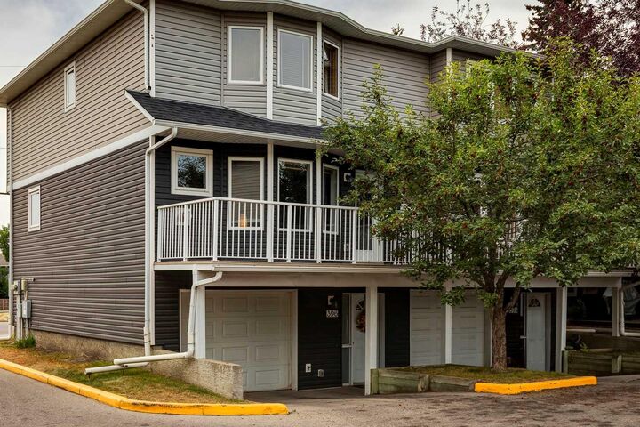 Property Photo:  396 Regal Park NE  AB T2E 0S6 